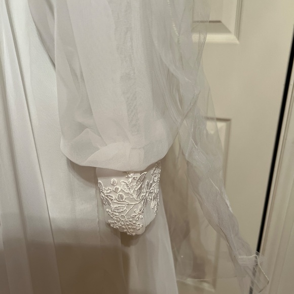 Elegant White Lace Wedding Dress - Picture 5 of 13